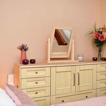 City Bliss Escape - Free Parking And Family-Sized Comfort Cardiff Exterior photo