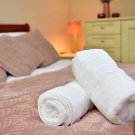 City Bliss Escape - Free Parking And Family-Sized Comfort Cardiff Exterior photo